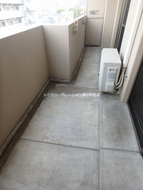 同物件、別間取りの写真です。 カマラード吉塚 ベランダ