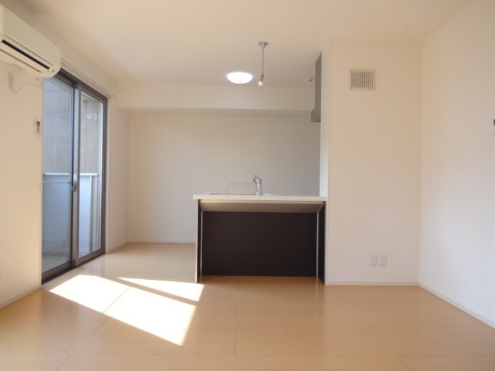 リビング モダンコート野多目 B棟 リビング