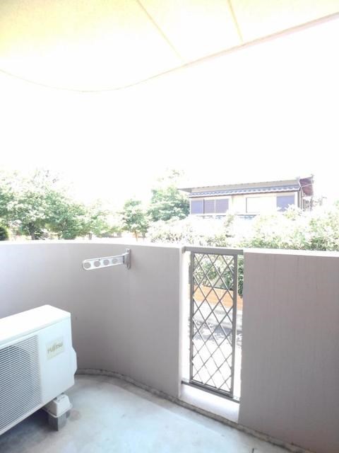 写真は同型タイプ サンセール・クミ ベランダ