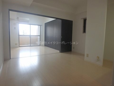 リビング ポルトデュボヌール リビング