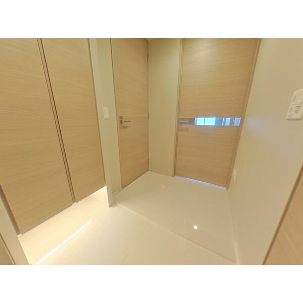 Brillia Tower西新 玄関