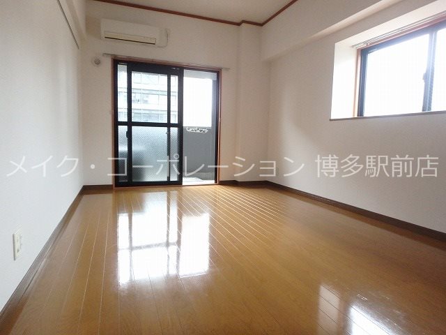 ※出窓は無し ロイヤル博多駅東 ベッドルーム