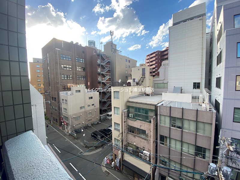 同物件、別部屋の写真です。 ヴァンクレール小嶋 ベランダ