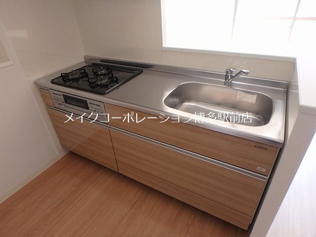 同施工・別物件のイメージ写真となります。 プルニエール博多 キッチン