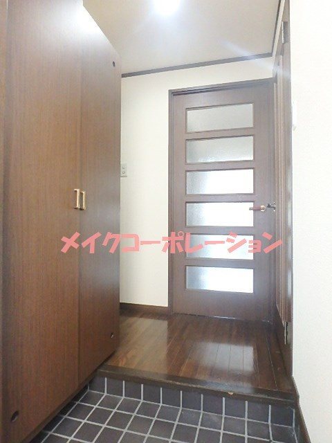 写真反転タイプ エステートモア白金Ⅱ 玄関