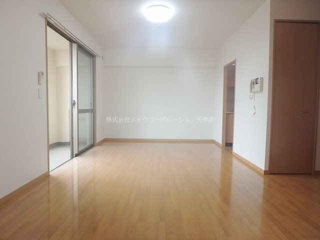 リビング ボンフル薬院 リビング