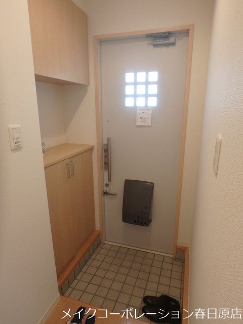 写真は同型タイプ メゾン8 B棟 玄関