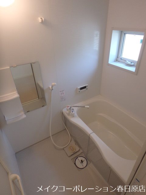 写真は同型タイプ メゾン8 B棟 風呂画像