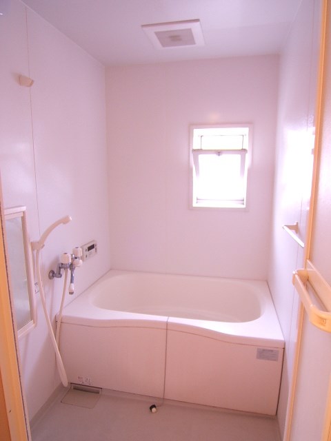 写真は同型タイプ セレッソ若葉台B棟 風呂画像