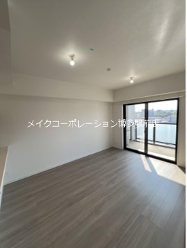 アクロス箱崎駅前クレステイア リビング