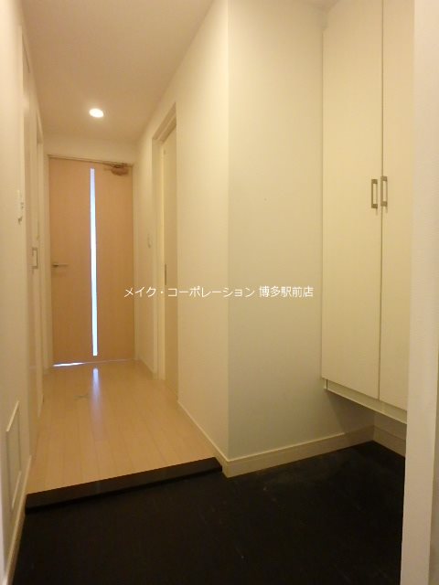 ラクレイス西新レジデンシャルタワー 玄関