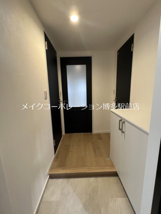 エステート・モア・天神AXIS(エステートモア天神アクシス)  玄関