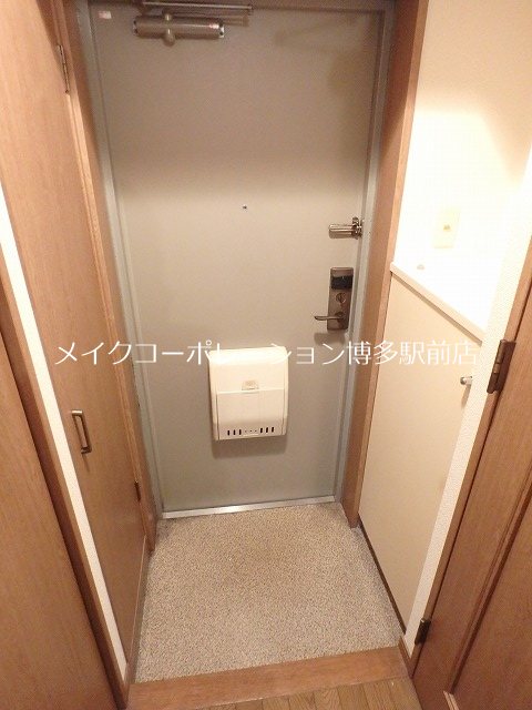 アド・ムーン博多 玄関