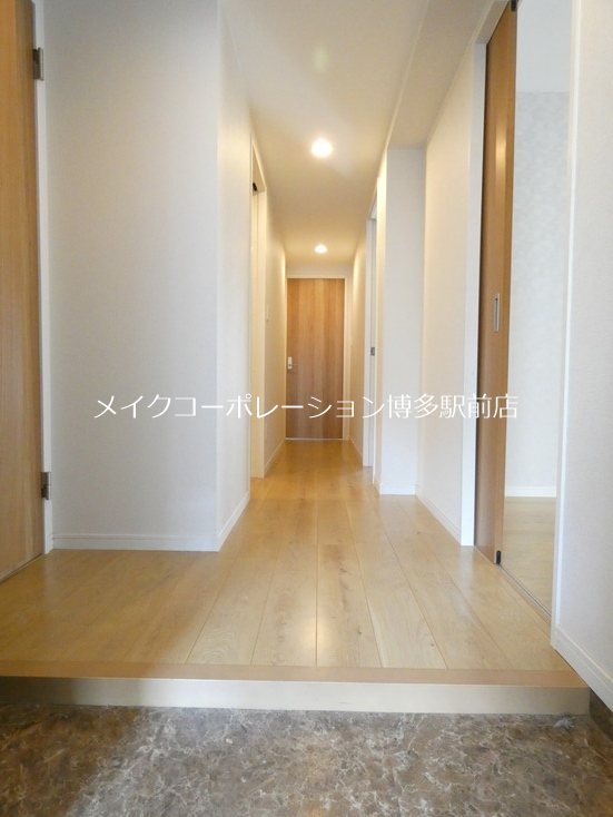 ロイズ大橋駅前 玄関