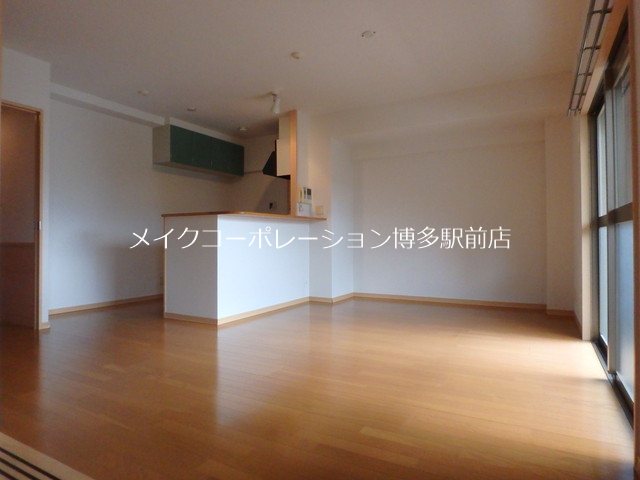 フォレスト離宮若久 リビング