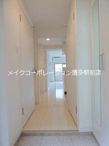 ラファセルフィーナ天神 玄関