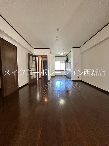 ホワイティ西新Ⅱ～ネット無料～ リビング