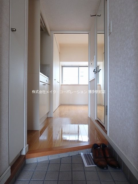 クレタ県庁前 玄関