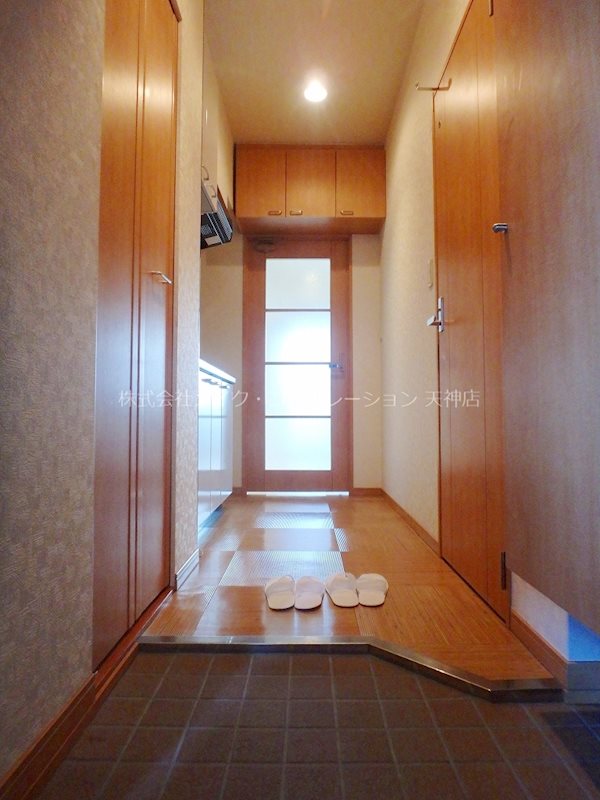 リード桜坂 玄関