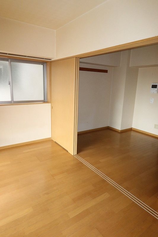 平尾弐番街ビル リビング