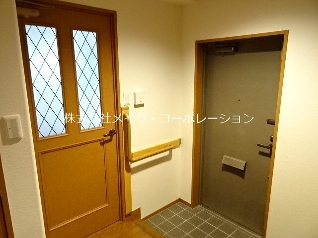 ジニアス皐月 玄関