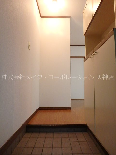 グリーンヒルズ平尾 玄関