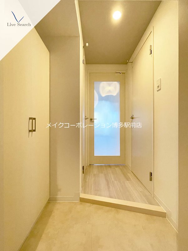 ※写真は棟内別タイプの参考写真です Coccinelle 玄関