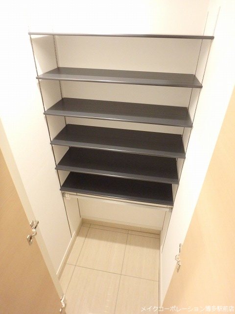 ※室内写真は棟内別部屋参考写真です グランフォーレラグゼ箱崎 玄関