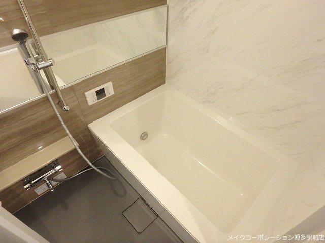 ※室内写真は棟内別部屋参考写真です グランフォーレラグゼ箱崎 風呂画像