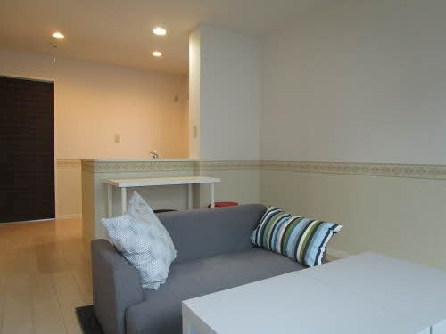 リビング セレーノ・プレイス B棟~駐車料無料~ リビング