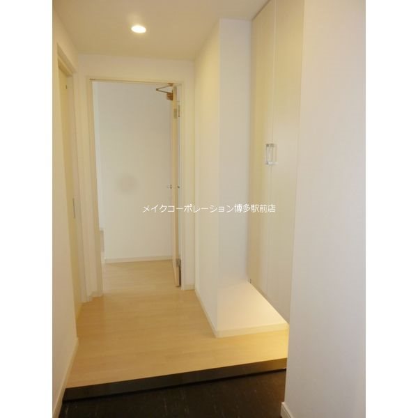 ラクレイス西新レジデンシャルタワー 玄関