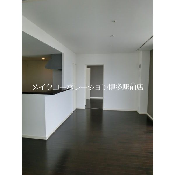 ラクレイス西新レジデンシャルタワー リビング