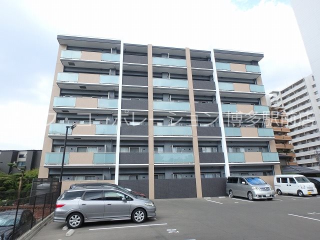 レフィナード博多 外観