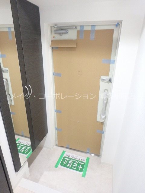 レフィナード博多 玄関