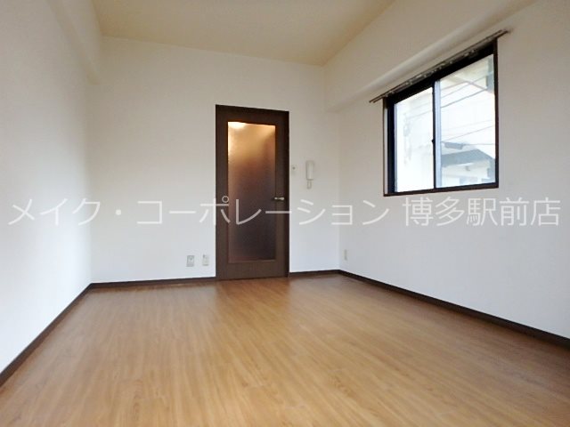 ※写真は棟内別部屋参考写真です アルティ博多駅南 リビング