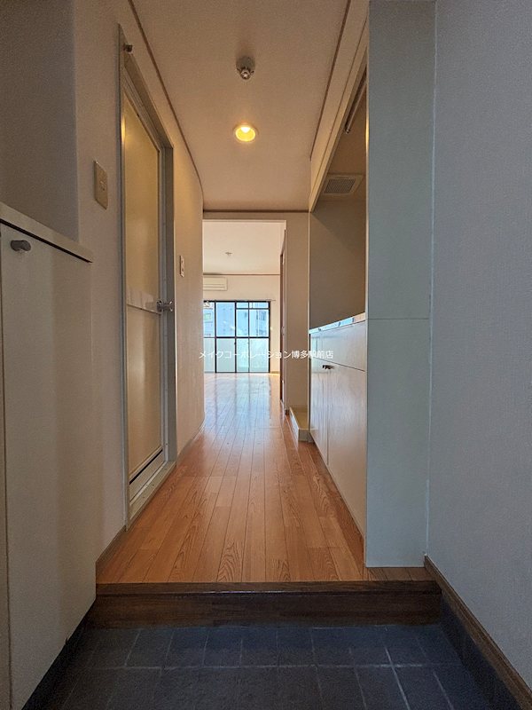 ※室内写真は棟内別部屋参考写真です ルネスロワール東公園 玄関