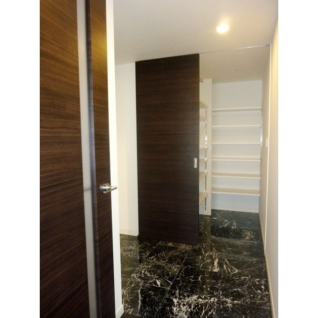 玄関 ラクレイス西新レジデンシャルタワー 玄関