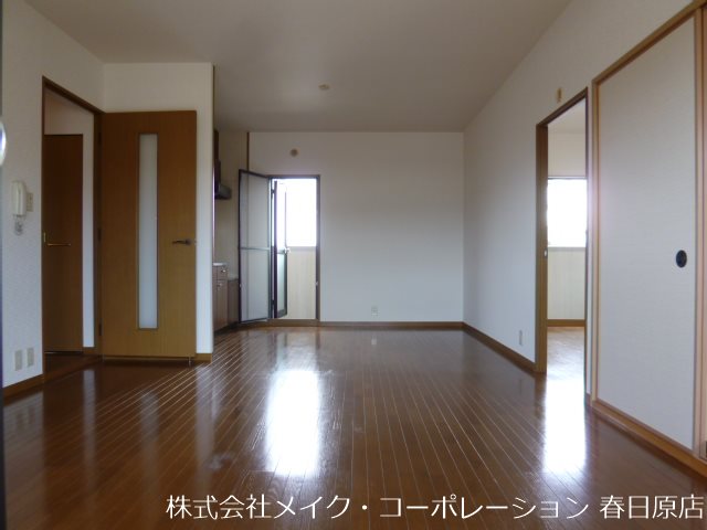 プレミール春日 リビング