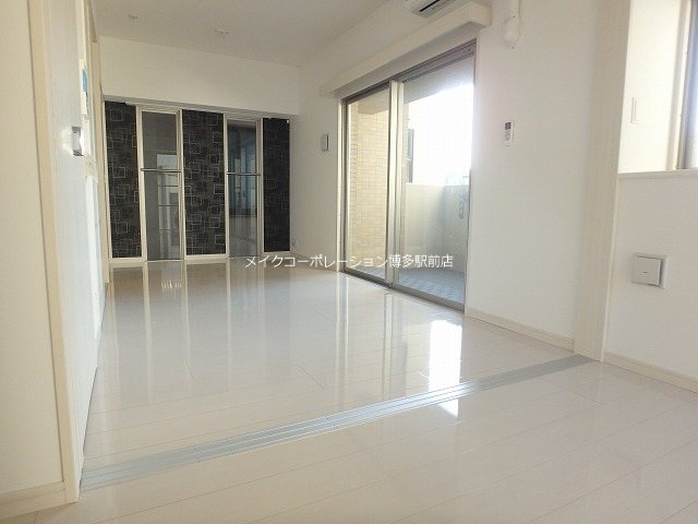 ヴィラ博丈下川端 リビング