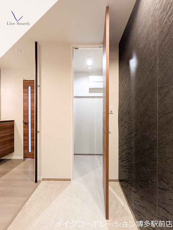 シャーメゾン六本松南  玄関