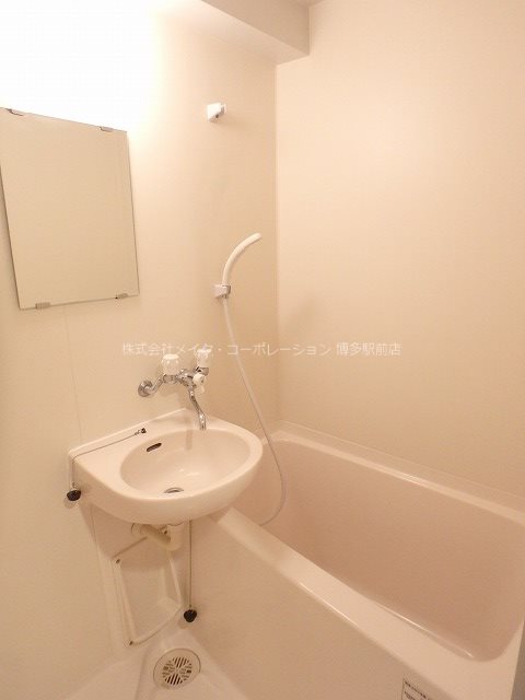 Totsu Residence Hakata East（旧：アリビオ博多駅東） 風呂画像