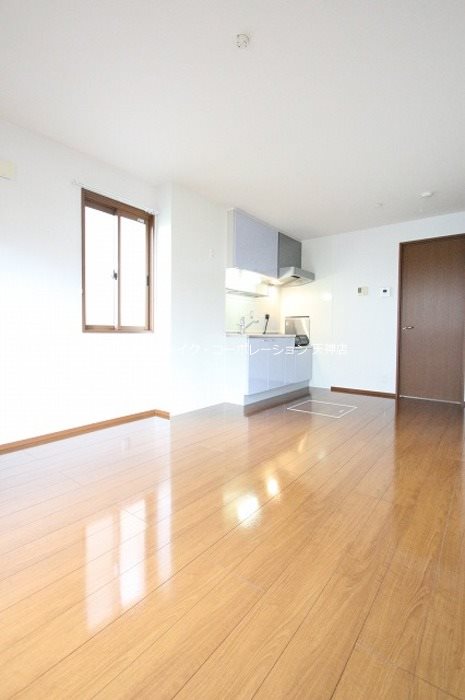 リビング レジデンス イーグル リビング