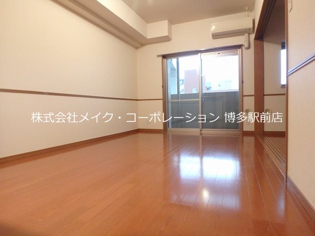 クリムゾン博多Ⅱ リビング