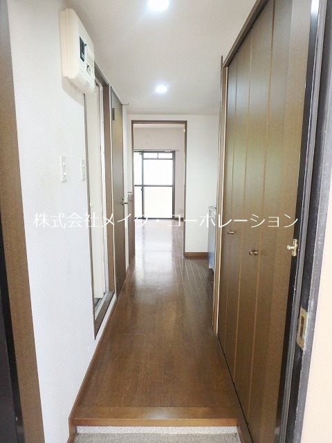 ウェルス西新南 玄関