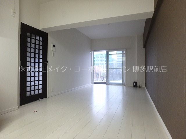 第1よしみビル リビング