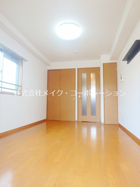 三愛室見駅前マンション リビング