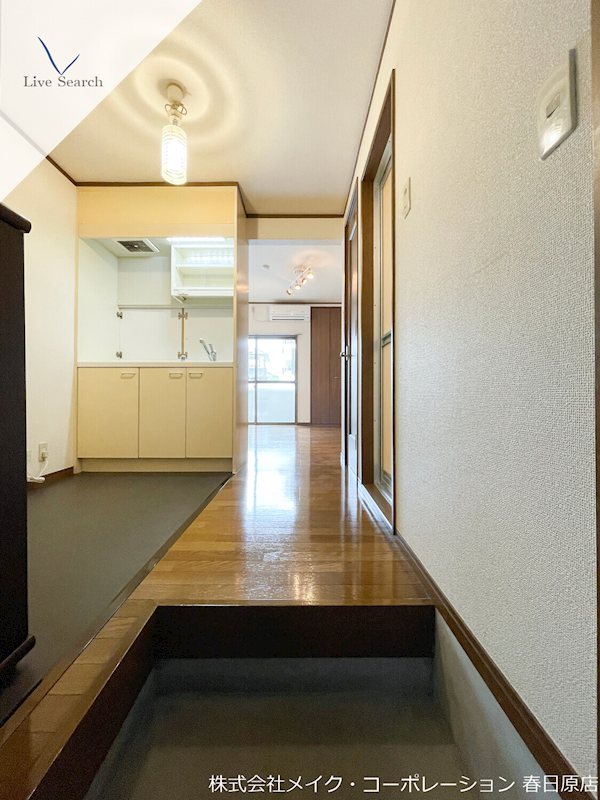 写真は同型タイプ ロイヤルパレス井尻 玄関