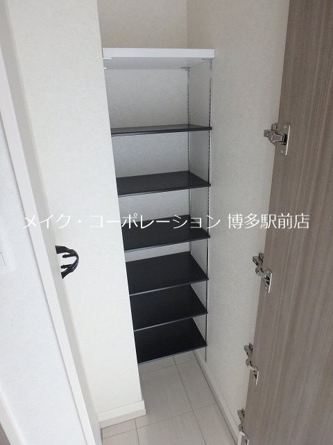 反転タイプ掲載 ネストピア東比恵駅前Ⅱ 玄関