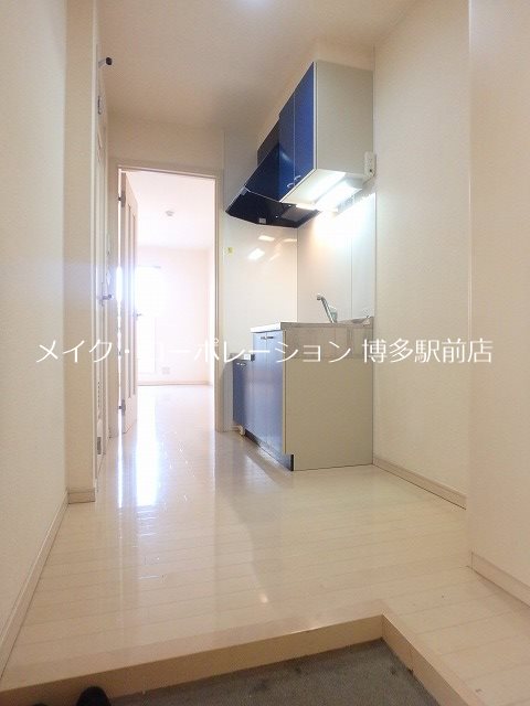 ※同シリーズの写真引用 リブレア博多駅A棟 玄関