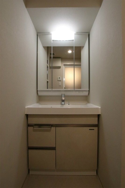 洗面所 リファレンスリバービュー室見 その他2